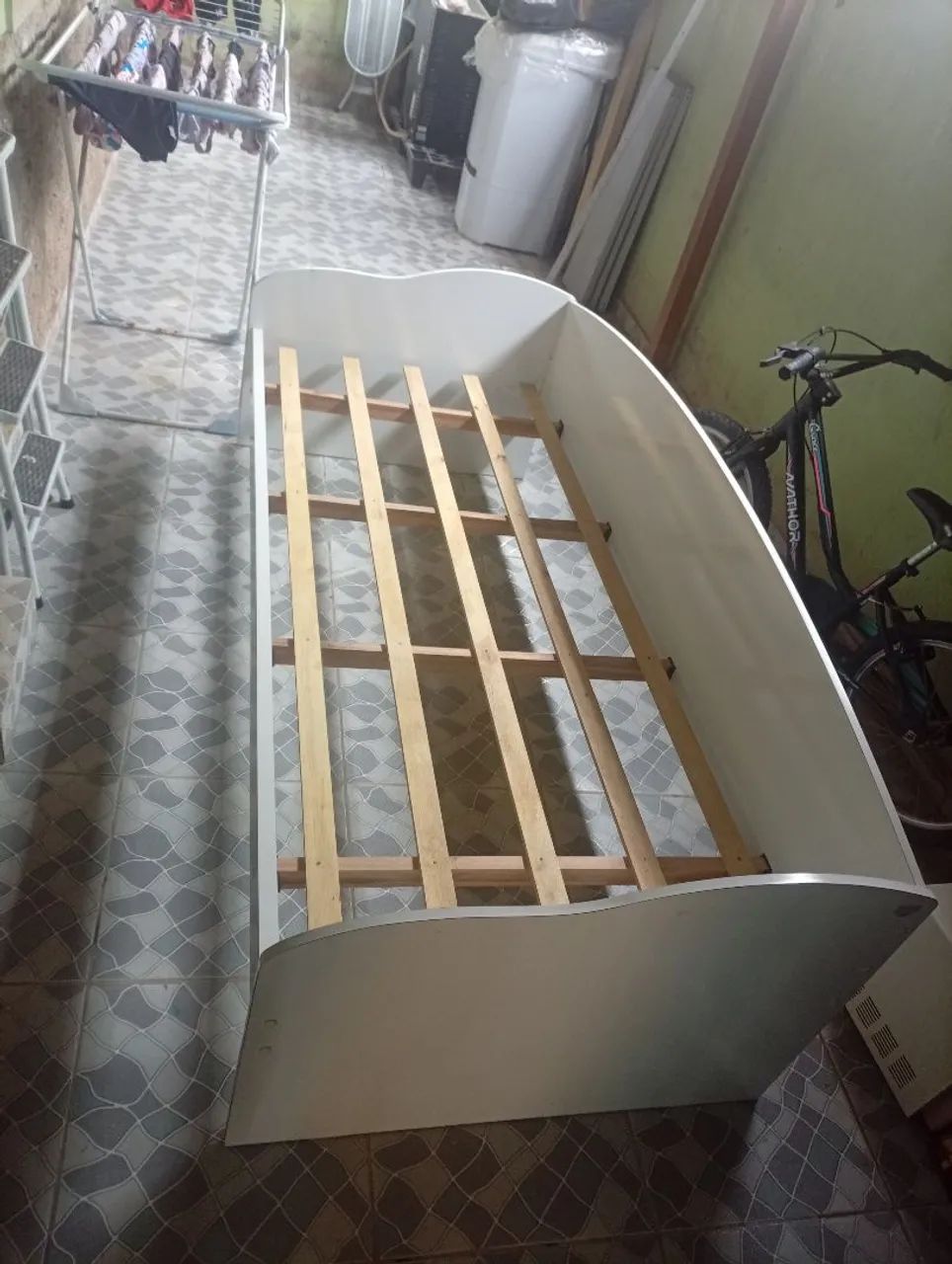 Vendo cama com colchão 