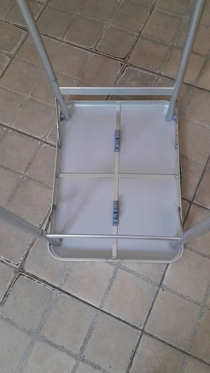 Mesa de praia e campe 80 reais 