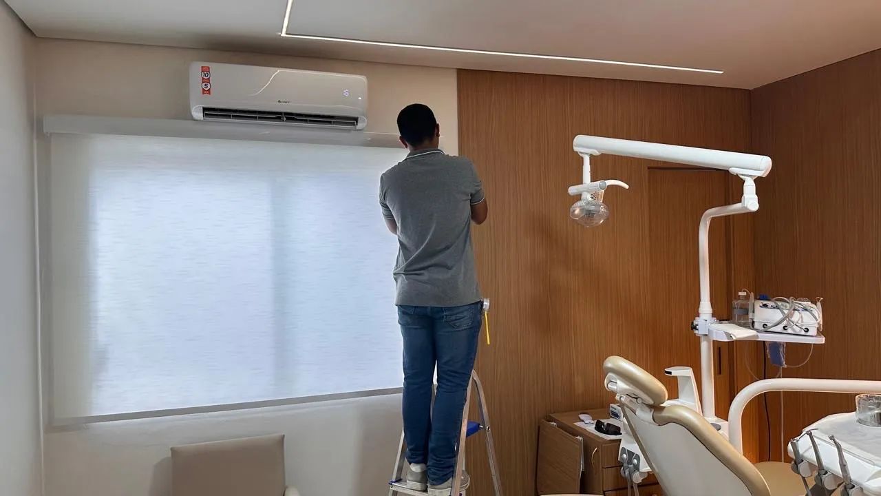 Cortina bloqueando a luz indesejada e adicionando um toque de sofisticação - Foto 5