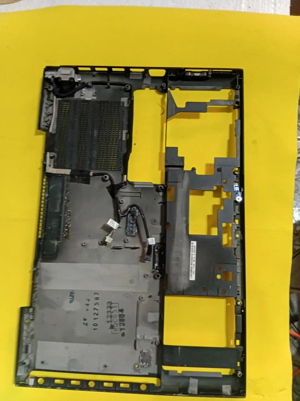 Base  inferior  notebook  sonyvaio PCG-41212  - Foto 2