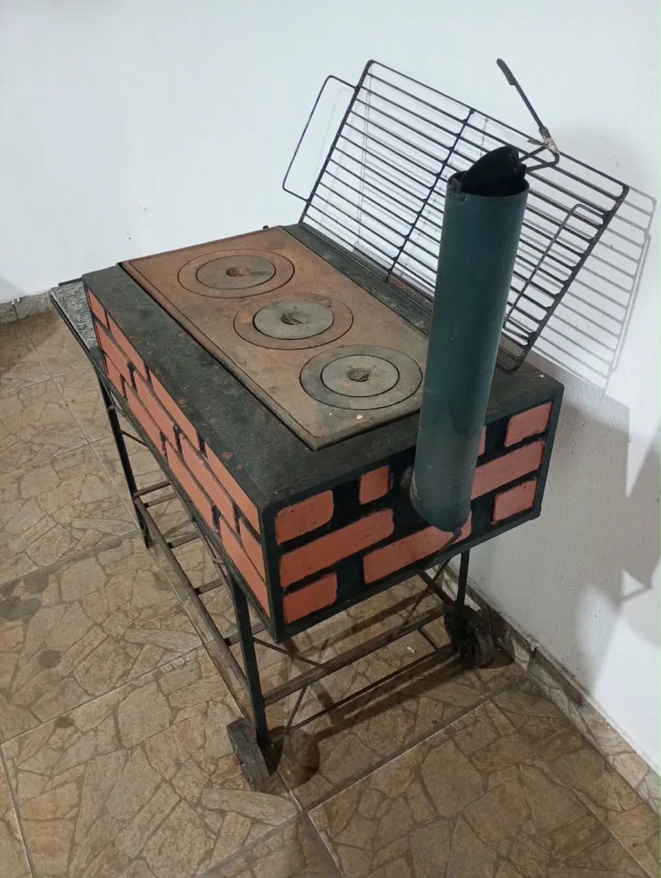 Fogão a lenha e churrasqueira 