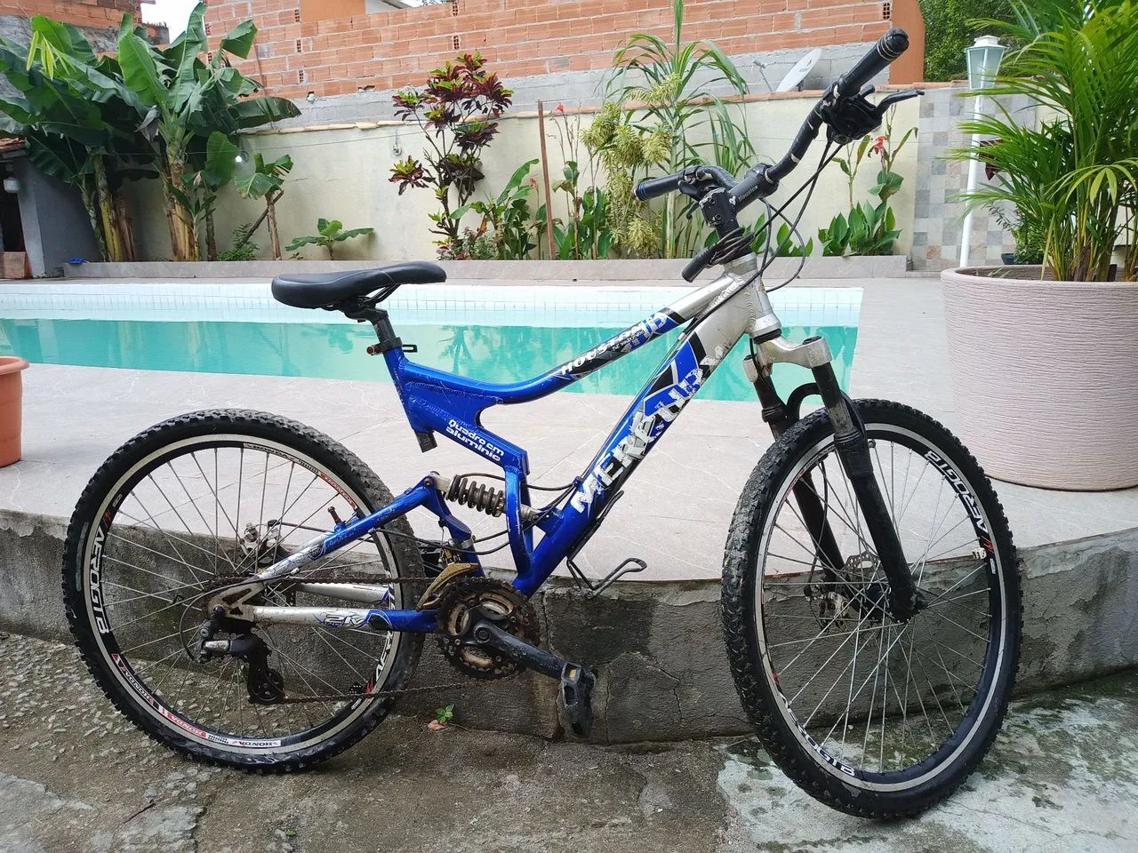 Bicicleta aro 26 freio a disco com amortecedor 