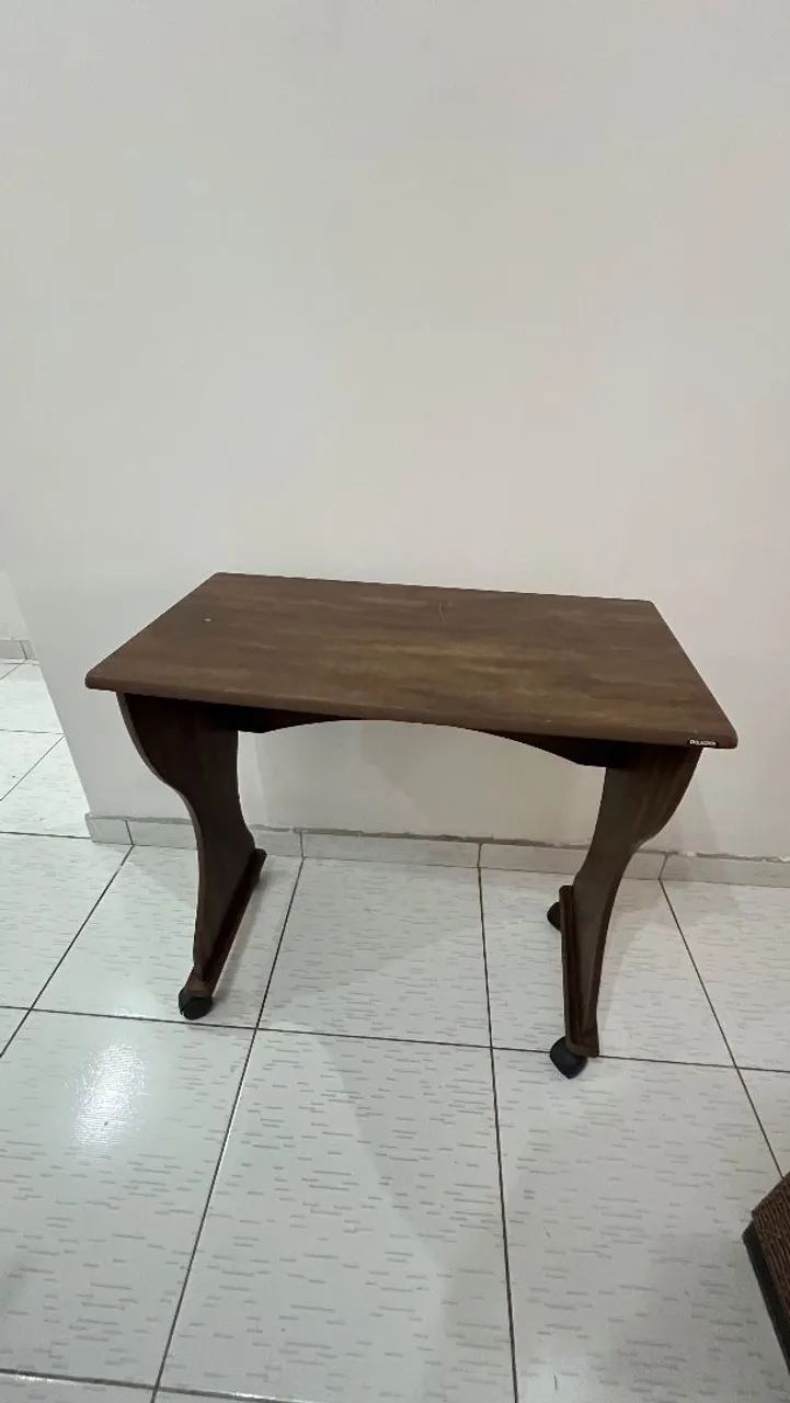 Escrivaninhas / Mesas