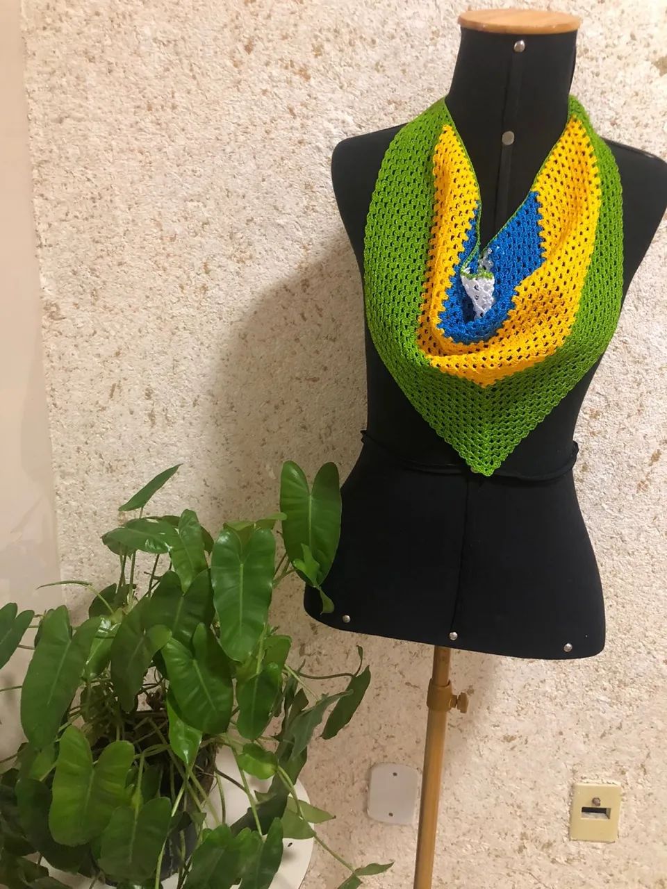 Conjunto crochê feminino várias maneiras de usar kit feminino short e blusa  - Foto 5