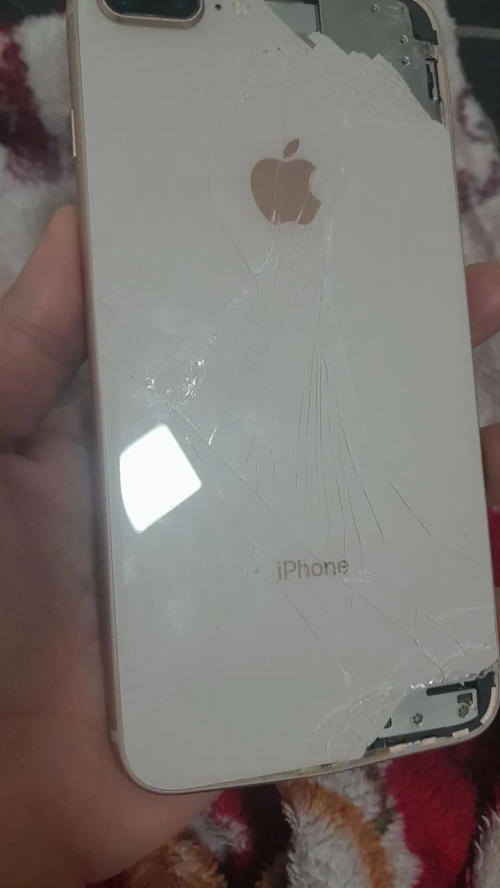 Iphone 8plus pra retirar peças  - Foto 4