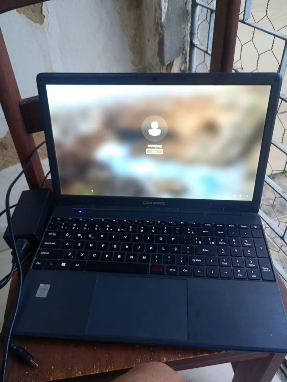 Notebook compaq core i5 8gb 240gb ssd obs  carregador universal com mal contato  - Foto 2