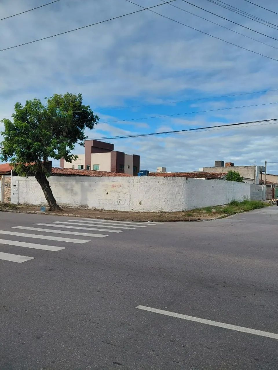 Terreno na Av. Principal do Geisel com uma localização excelente.