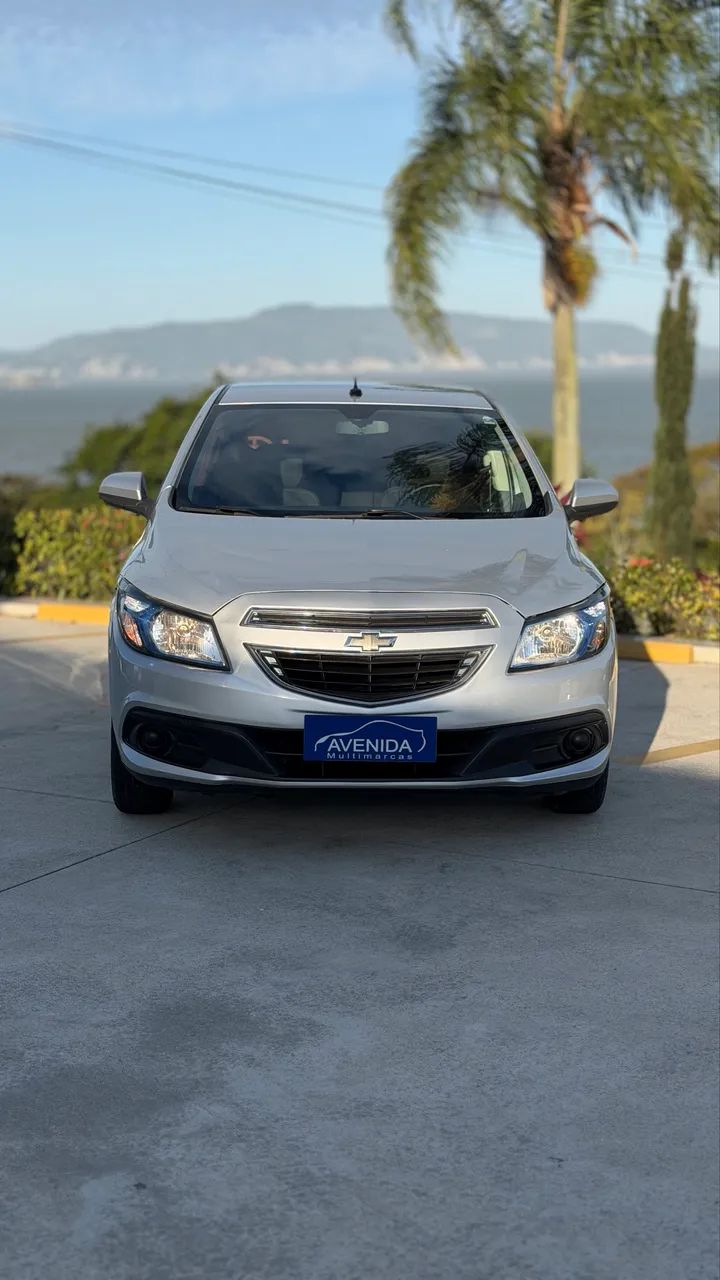 Chevrolet Onix Hatch LT 1.0 8V Flex Power Mec. 4P 2013 - Foto 2
