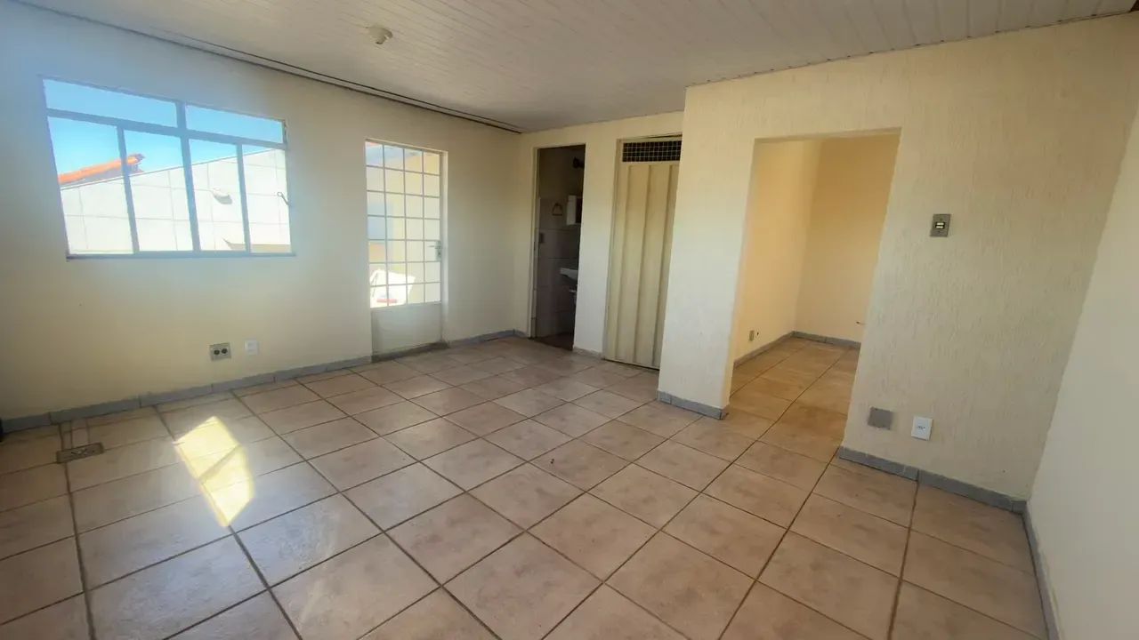 SALA COMERCIAL LOCALIZADA NA AV GUARAPARI - Foto 2