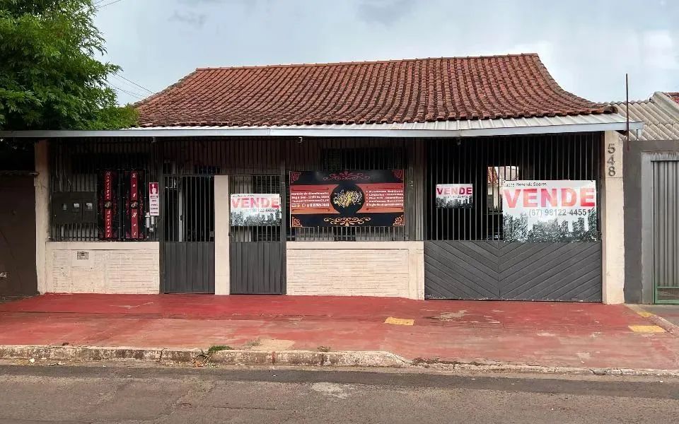 Casa térrea contendo 05 kitnets independentes