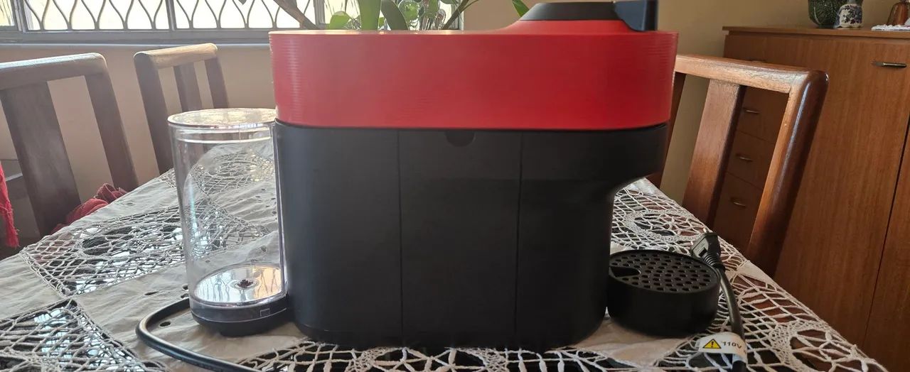 Vendo cafeteira Nespresso praticamente nova. Só foi usada para fazer 3 cápsulas 