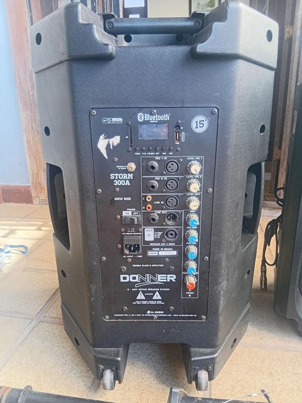 Duas caixas proficionad de 15 e 12 polegadas vendo u idade com tripés,aceito cartão.  - Foto 3