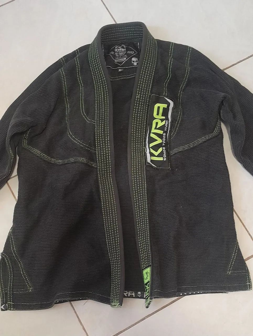 Kimono preto com detalhes verde - KVRA