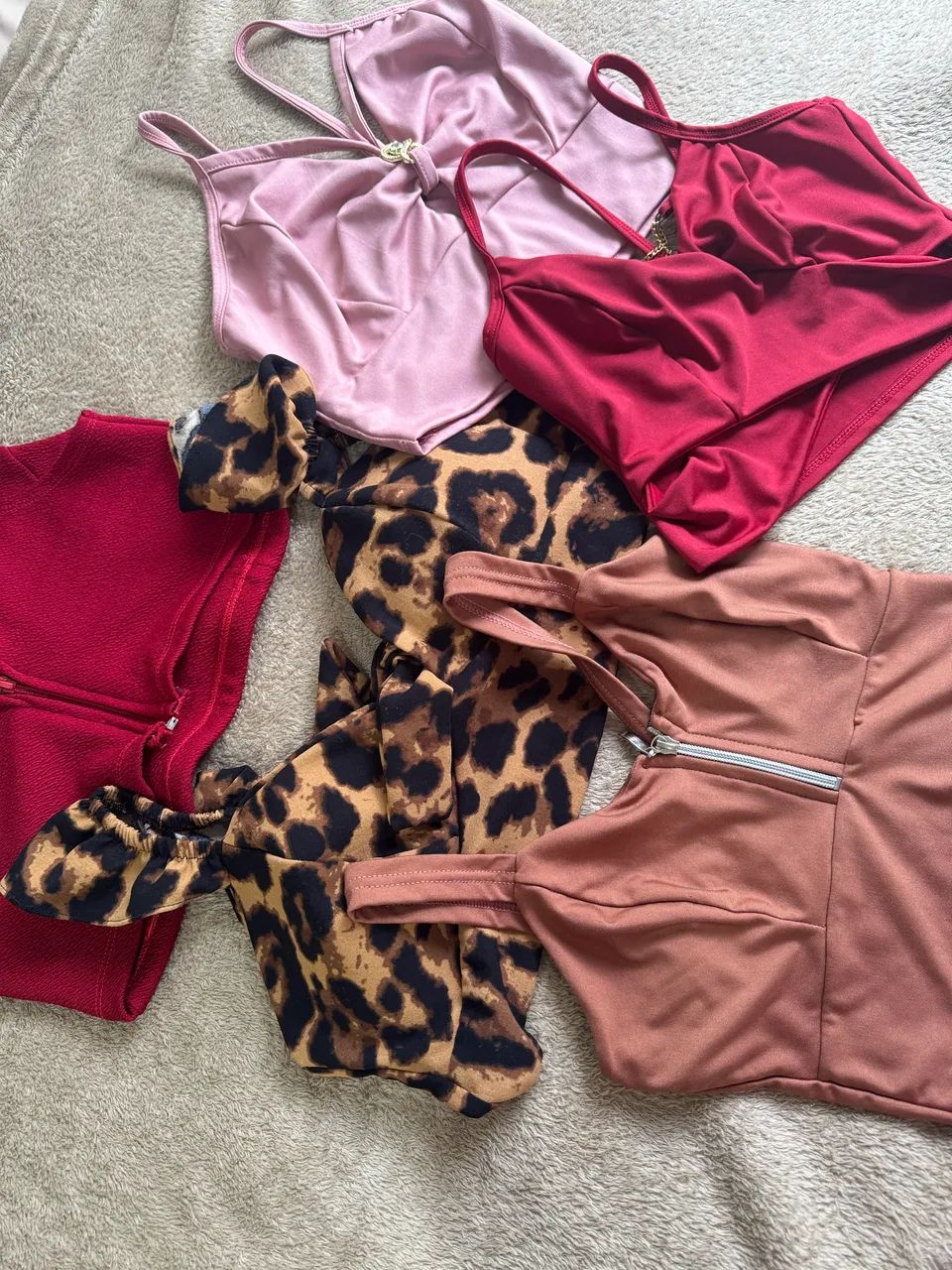 lote com 5 cropped tamanho único lindos e ótimo estado !  - Foto 2