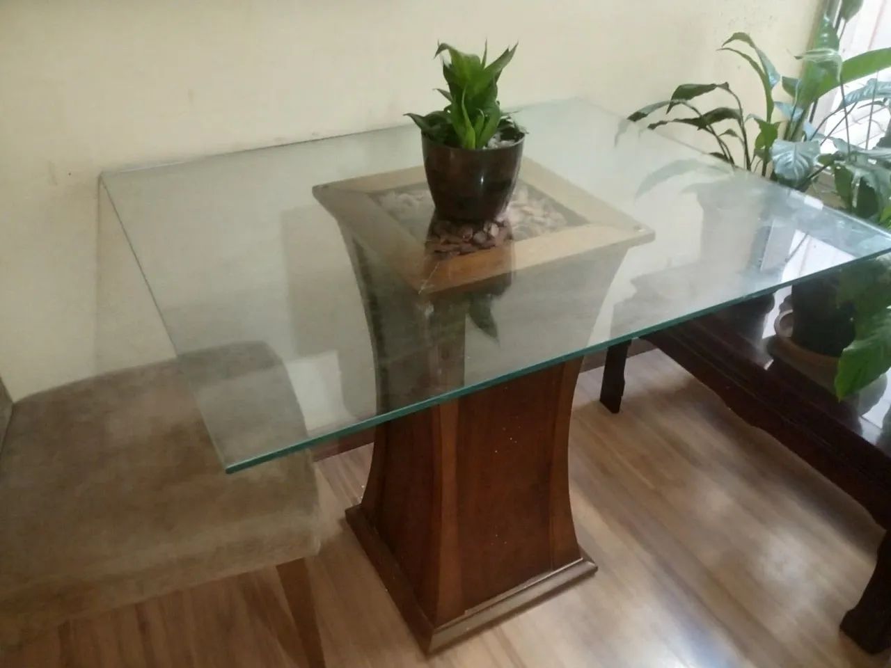 Mesa linda com 4 cadeiras madeira e vídro temperado - Foto 3