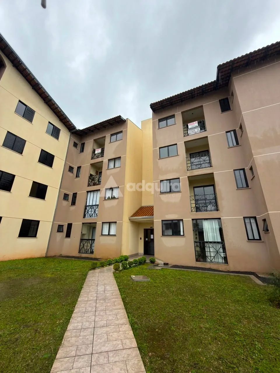 Apartamento com 3 Quartos, Suíte e Sacada com Churrasqueira em Uvaranas