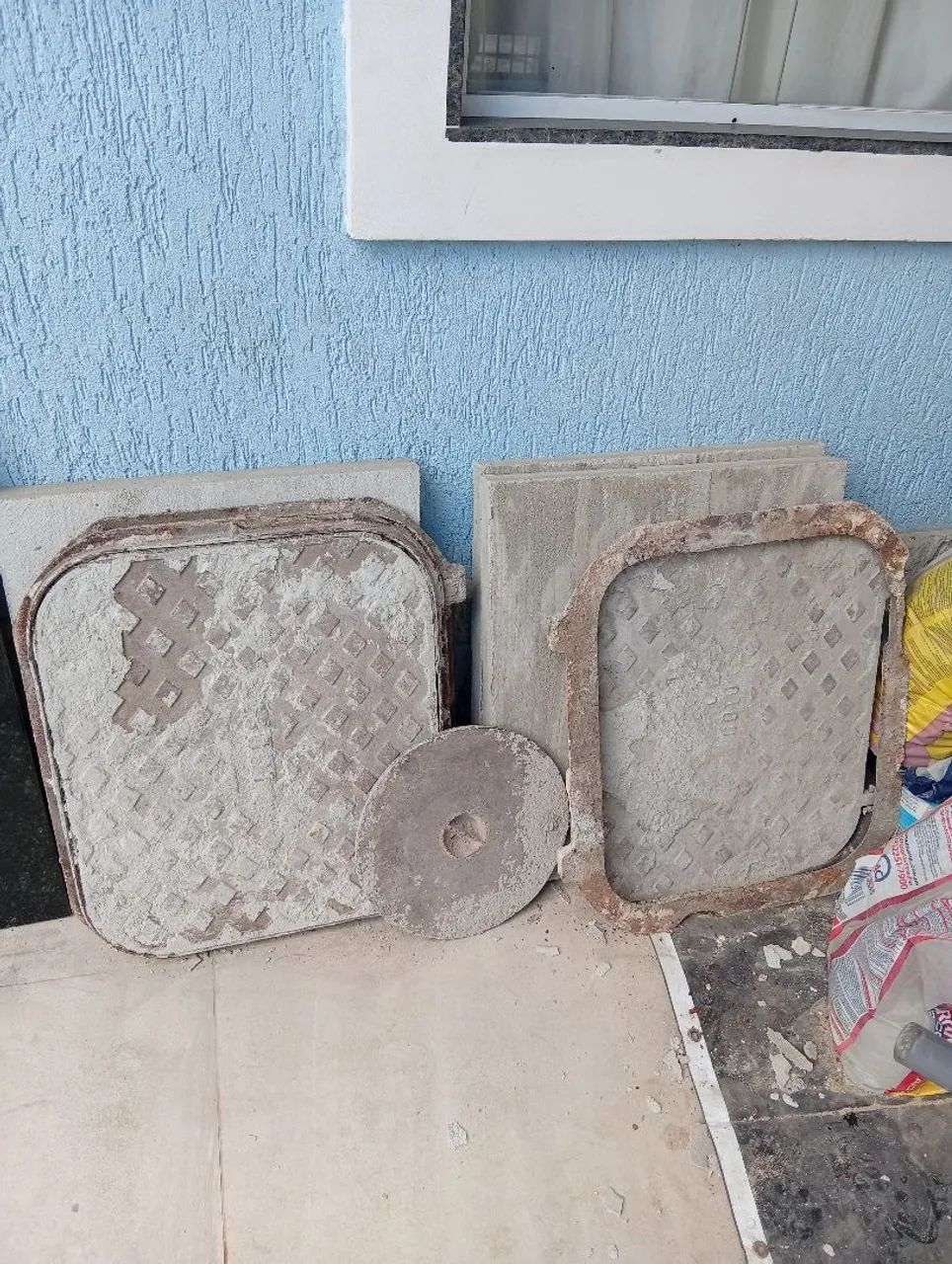 Tampas de Esgoto de Ferro