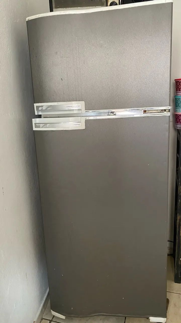 Geladeira c defeito 