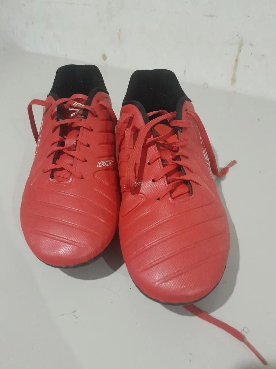 CHUTEIRA UMBRO FIFTY LAEGUE. Tamanho: 40. (Original da centauro) - Foto 4