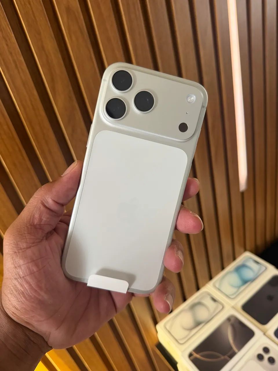 Iphone 17 Pro Max 256gb Silver - Celulares e Smartphones