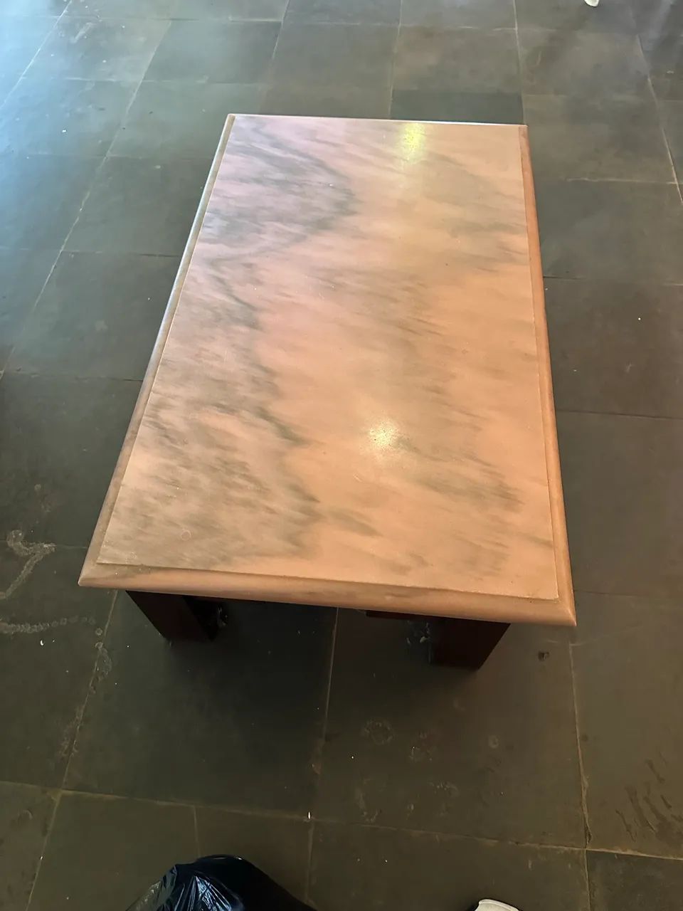 Mesa de centro de madeira maciça com tampo de mármore  - Foto 4