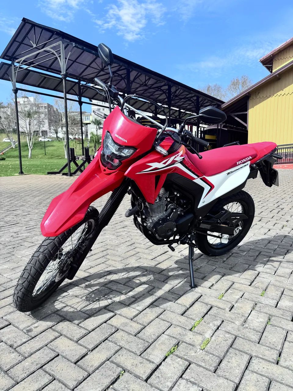 Tornado 300