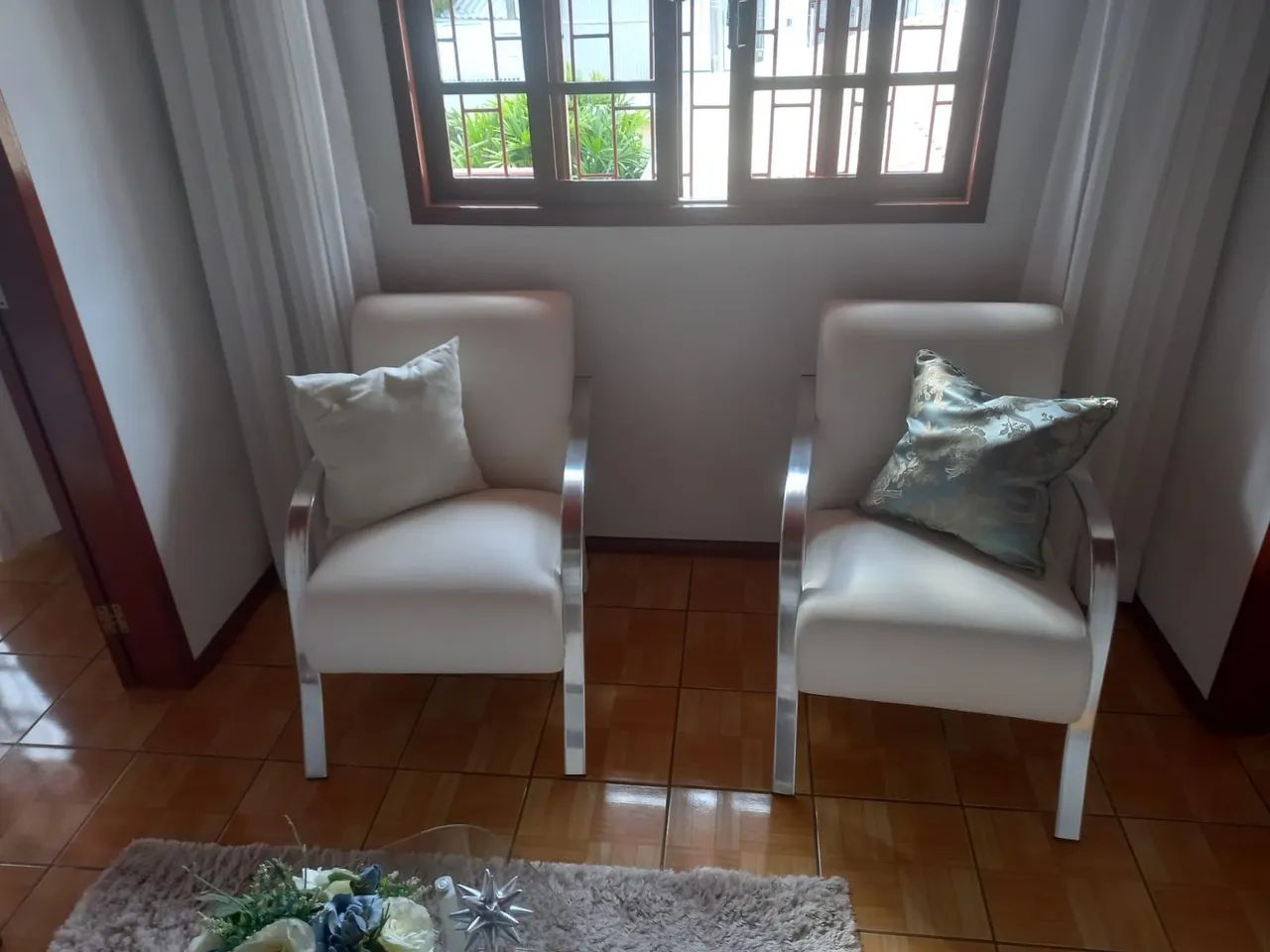 Sofá 2 poltronas um sofá de dois lugares com mesinha de centro  - Foto 2
