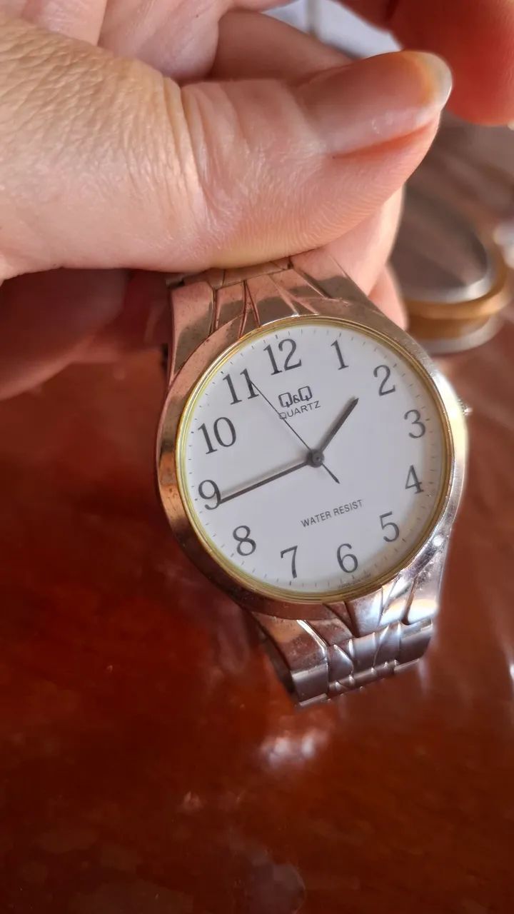 Relógio de pulso masculino Q&Q quartz  - Foto 4