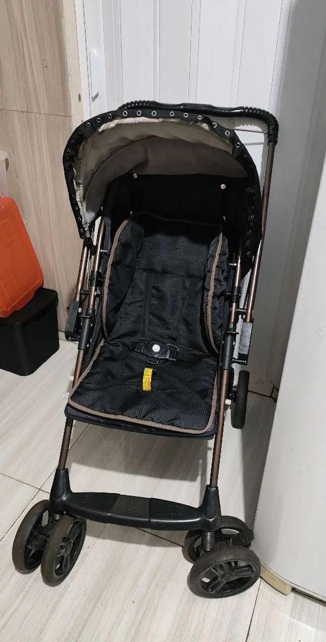 Carrinho e roupinhas de bebe, unissex 