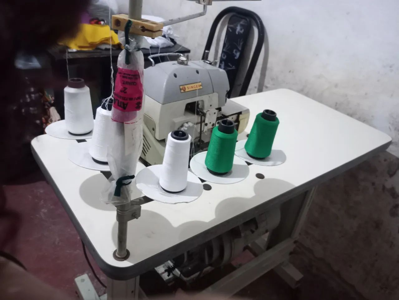 Máquina de costura overloque interlock - SINGER - Foto 4