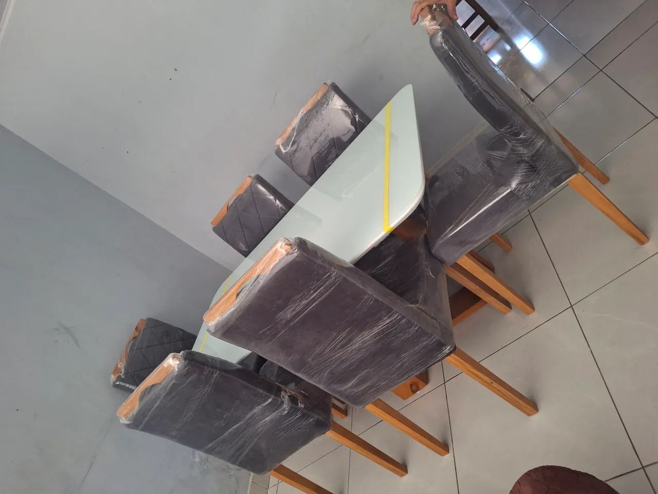 Conjunto de mesa 6 lugares em madeira tampo em MDF e vidro  - Foto 2