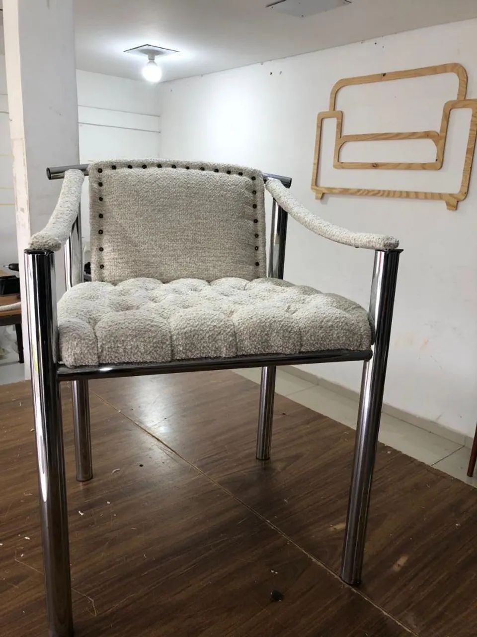 Cadeira poltrona industrial clássica 