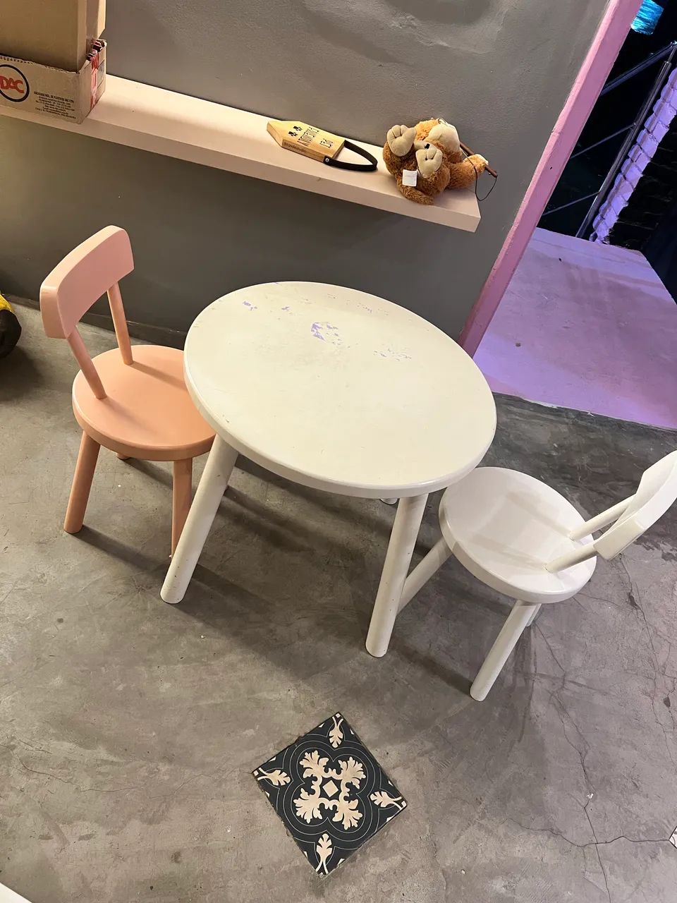 Conjunto mesa e duas cadeiras infantis - Foto 4
