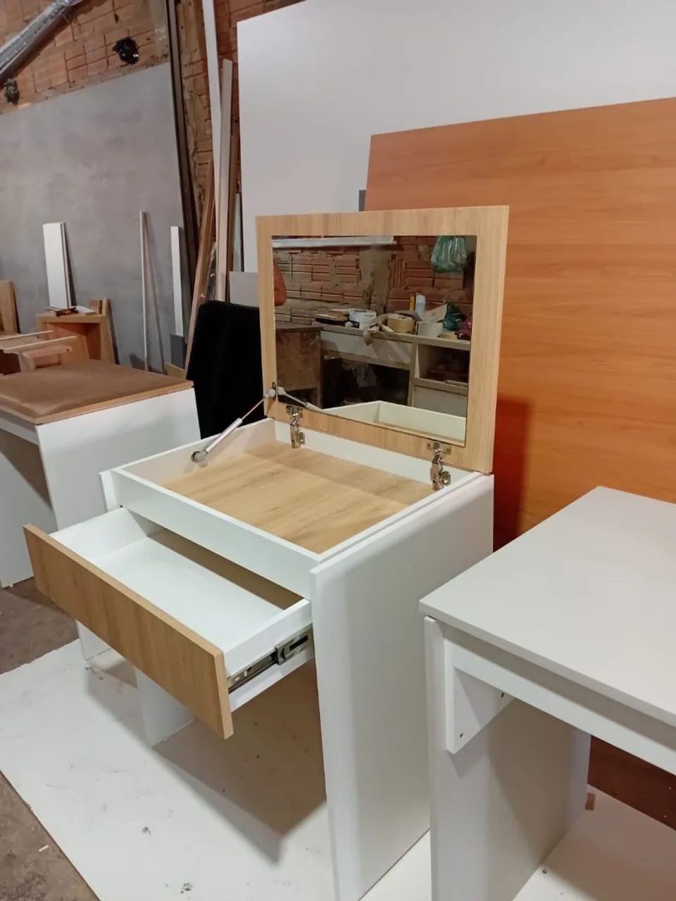 Mesa de Estudo + Penteadeira com gaveta  - Foto 4