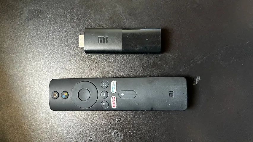 Xiaomi Mi TV Stick MDZ-24-AA controle de voz Full HD 8GB preto com 1GB de memória RAM