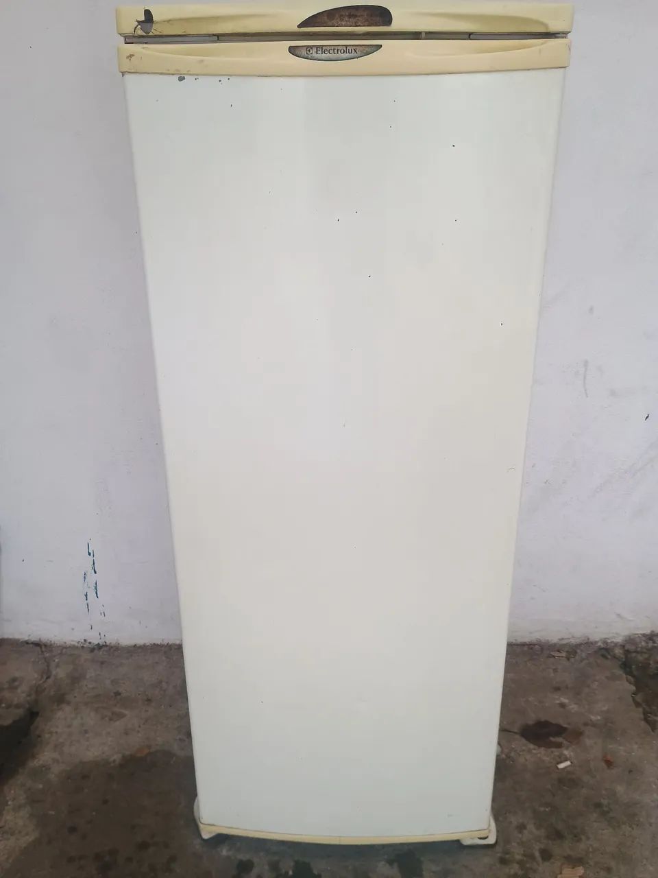 Geladeira Eletrolux R250 funcionando perfeitamente 