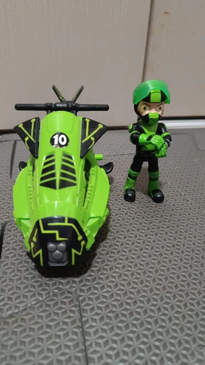 Ben 10 Veículo Quadriciclo com Boneco Original