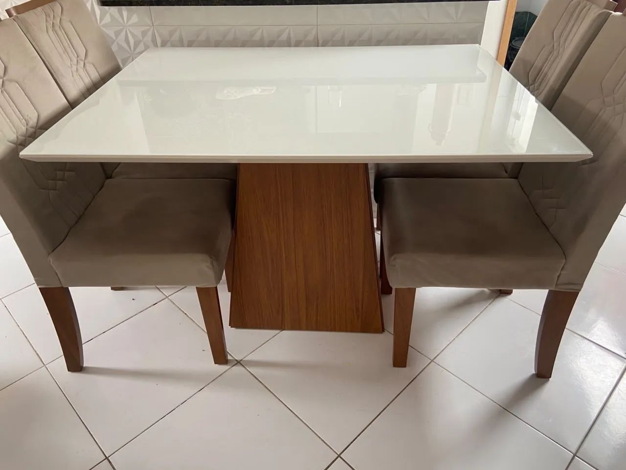 Mesa c/ 4 cadeiras NOVA - Foto 2