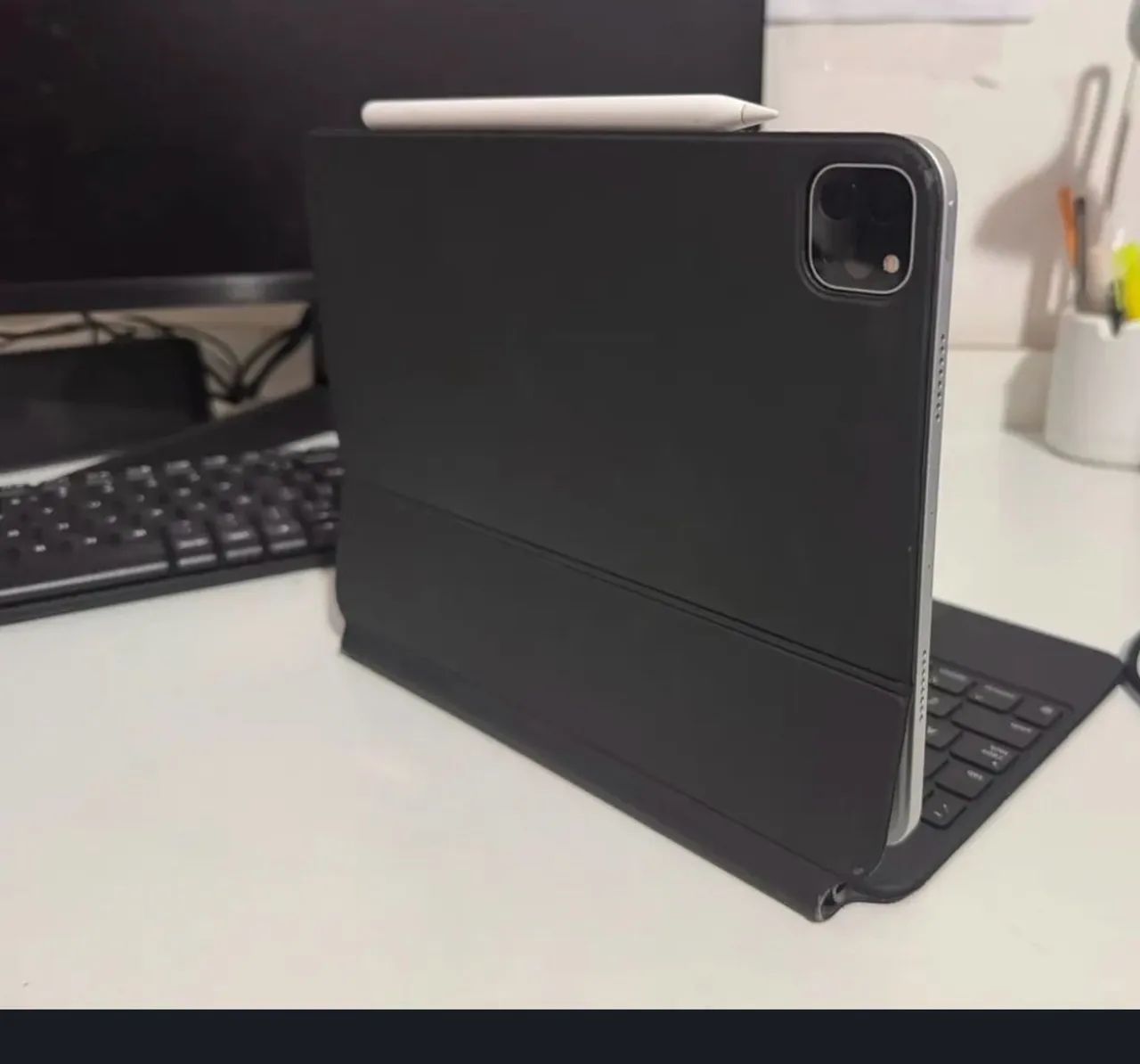 IPAD PRO M3  + TECLADO MAGIC ORIGINAL  - Foto 3