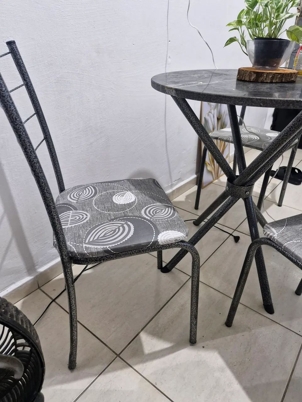 Mesa com 4 cadeiras  - Foto 3