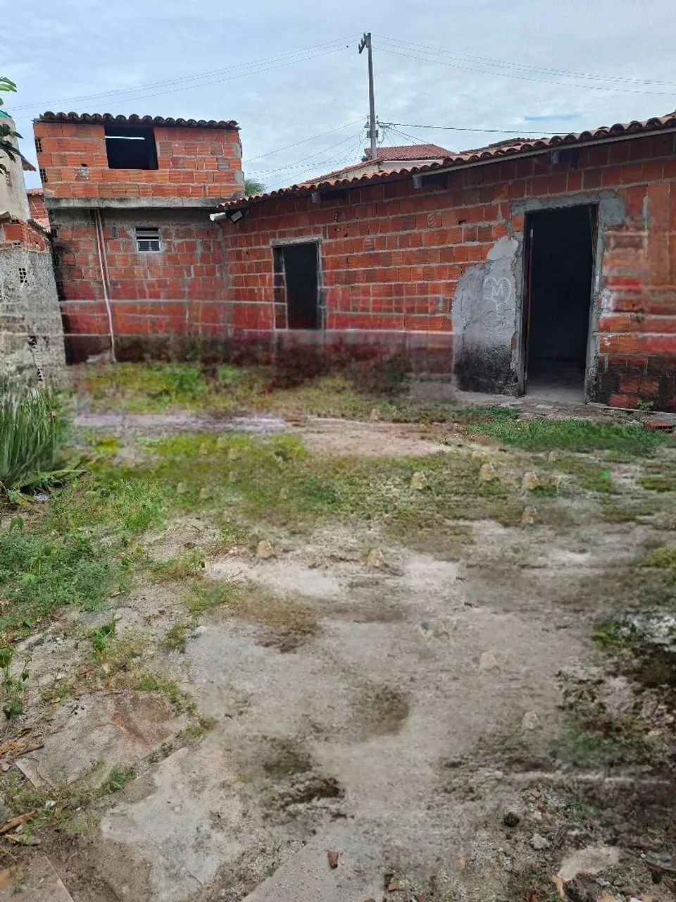 Terreno com 1 vão construido.