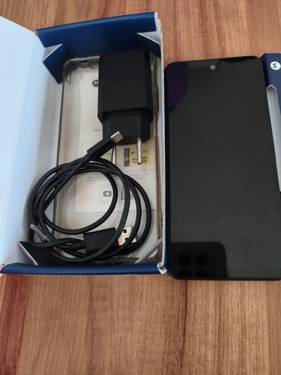 Celular semi novo com todos os acessórios 