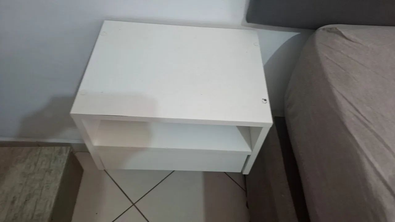 Vendo cama com colchão e criado mudo  ótimo estado 