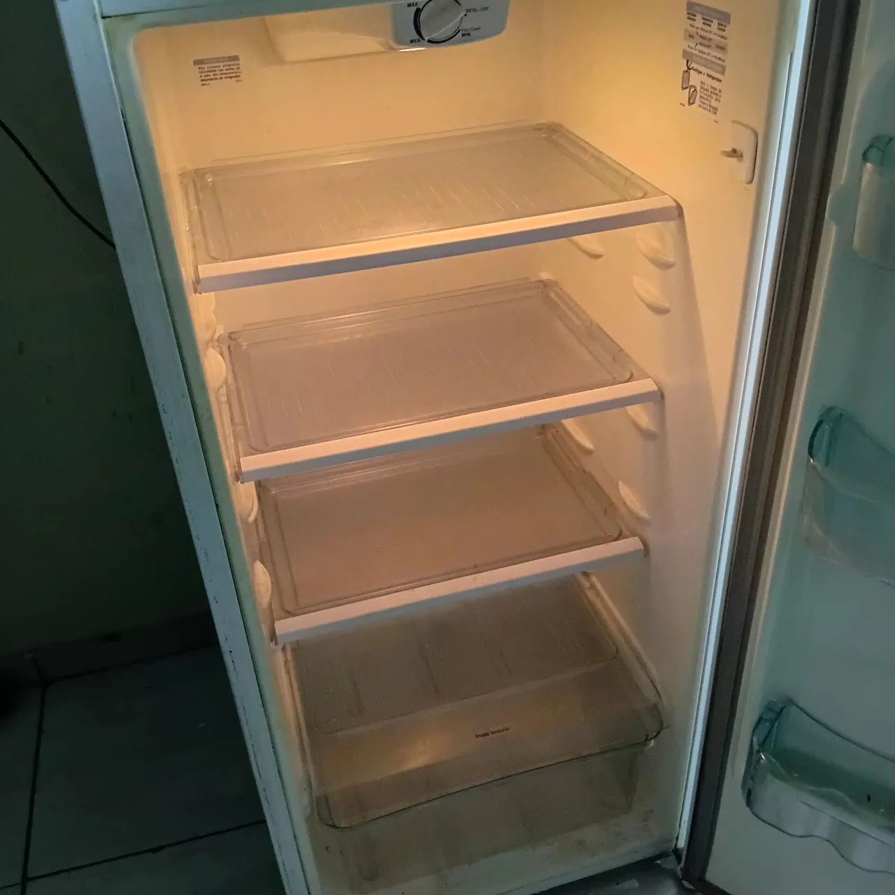 Vendo geladeira em muito bom estado 