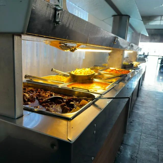 Buffet Self-Service Quente e Refrigerado com 20 Cubas - Foto 2