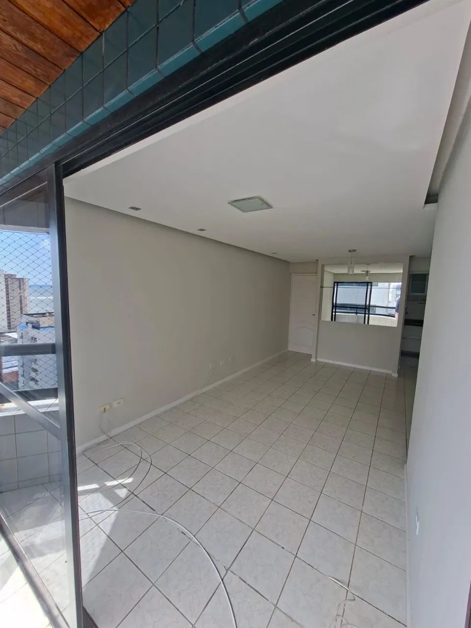 Apartamento com três quartos para alugar em Candeias. - Foto 2