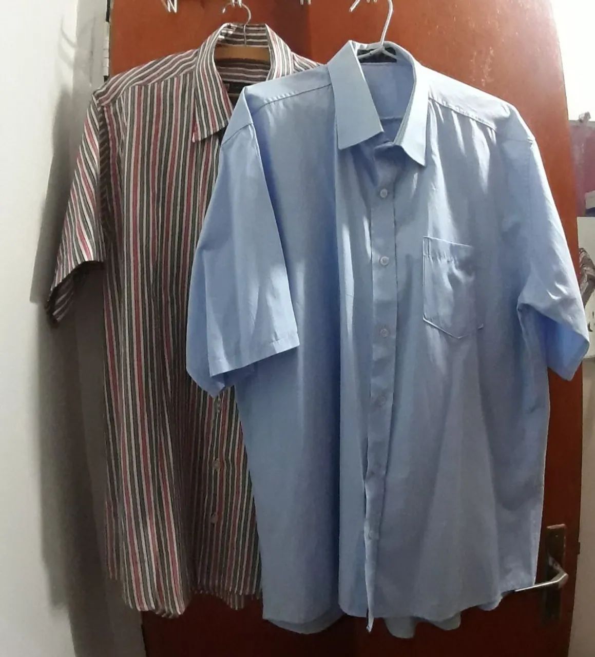 Vendo 2 camisa social seminovas 