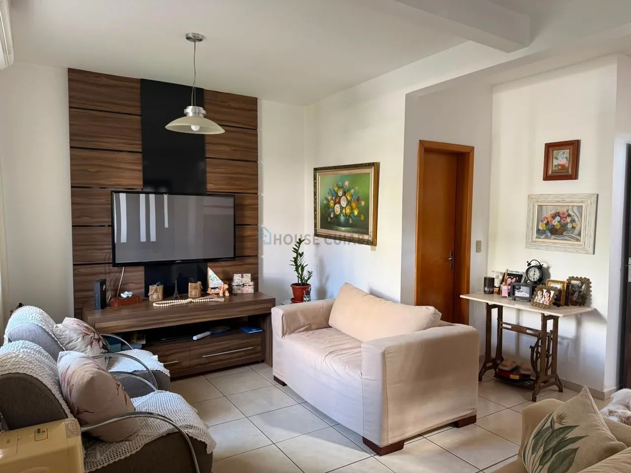Casa à venda em condomínio 3 quartos sendo 1 suite