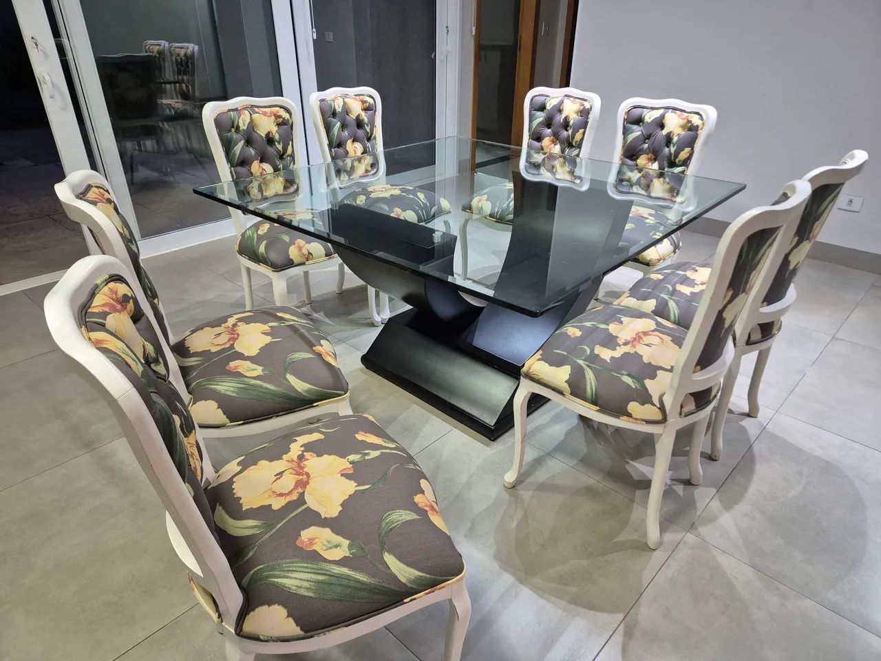 Linda mesa de jantar com 8 cadeiras - Foto 2