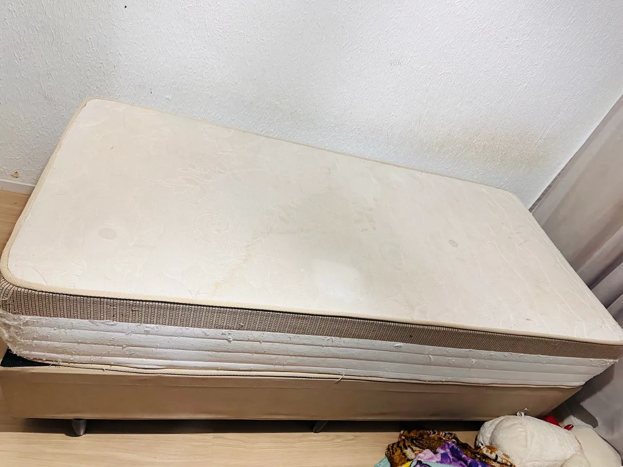 CAMA BOX SOLTEIRO/USADA POUCA VEZES